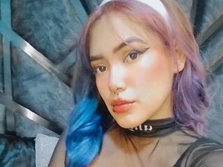masturbating webcamgirl MaddieLannister