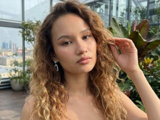 live webcam performer MaliaUcci