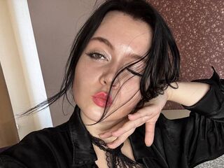 naughty camgirl fingering shaved pussy MariselaBlomme
