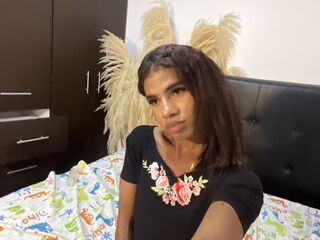 webcam strip tease show MejiaBri