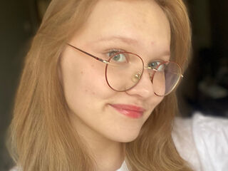 nude webcamgirl MicahCussins