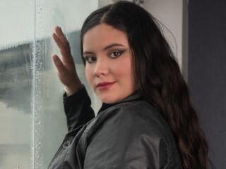 chat room NahiaMonet