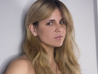 camslut showing tits NayaMorel