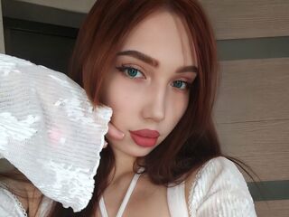 cam girl playing with sextoy OdelinaClutter