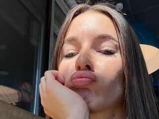 camwhore masturbating with dildo OdetteWingler