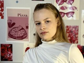 fingering camslut RaeannCeronsky