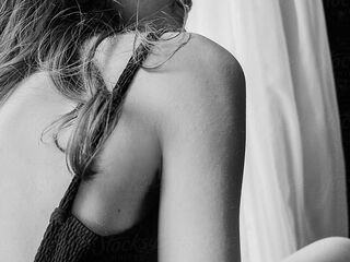 sexy webcamgirl RemaRoy