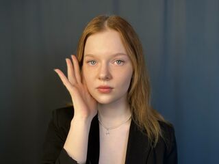 camgirl masturbating with dildo RonnieAbraham