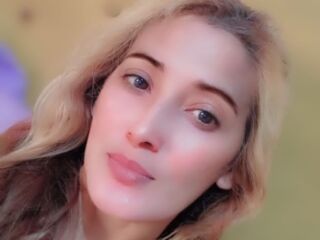 naked webcamgirl photo SafiraHilwa