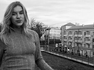 hot cam girl fingering shaved pussy SallyRodwell