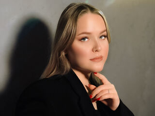 masturbating webcam girl SallySavage