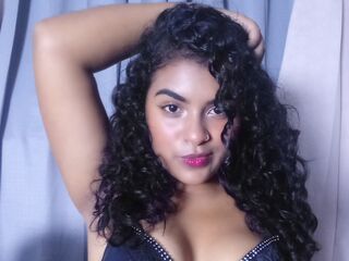 camgirl spreading pussy SaritaSuarez