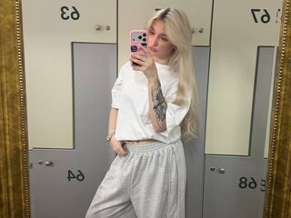 shaved pussy webcam ScarlettAndreula