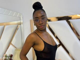 masturbating camgirl SelenaRoas