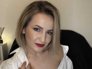 camgirl playing with vibrator SellenaMiller