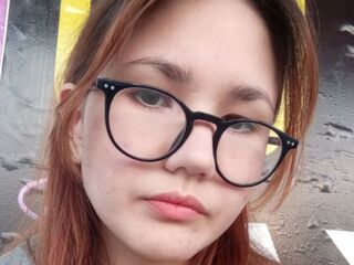 naughty camgirl fingering shaved pussy SilvanaTopps