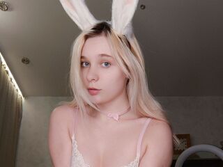 naked cam girl fingering pussy SilviaBalsam