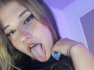hot cam girl fingering shaved pussy SofiiaVance