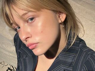 webcam live show SoledadMadon