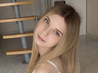 naked webcamgirl ThoraBeskom