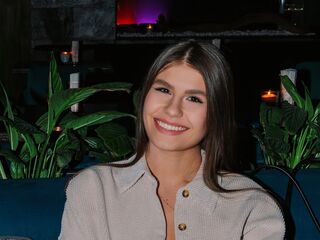 cam girl masturbating with vibrator TiaBeumer