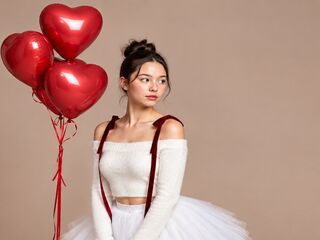 cam girl showing tits TomikaHocket