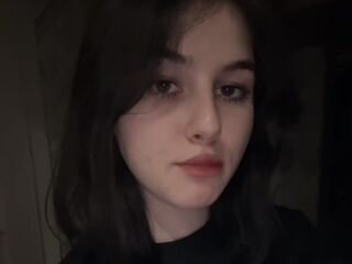 camgirl playing with dildo WandaDillard