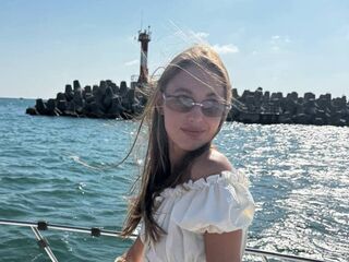 camwhore shaved pussy YaekoBrowers